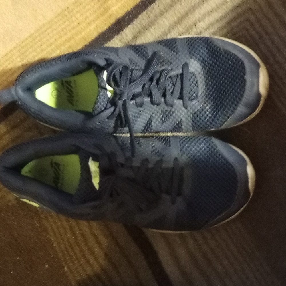 11 Avia gray Sneakers/ Tennis